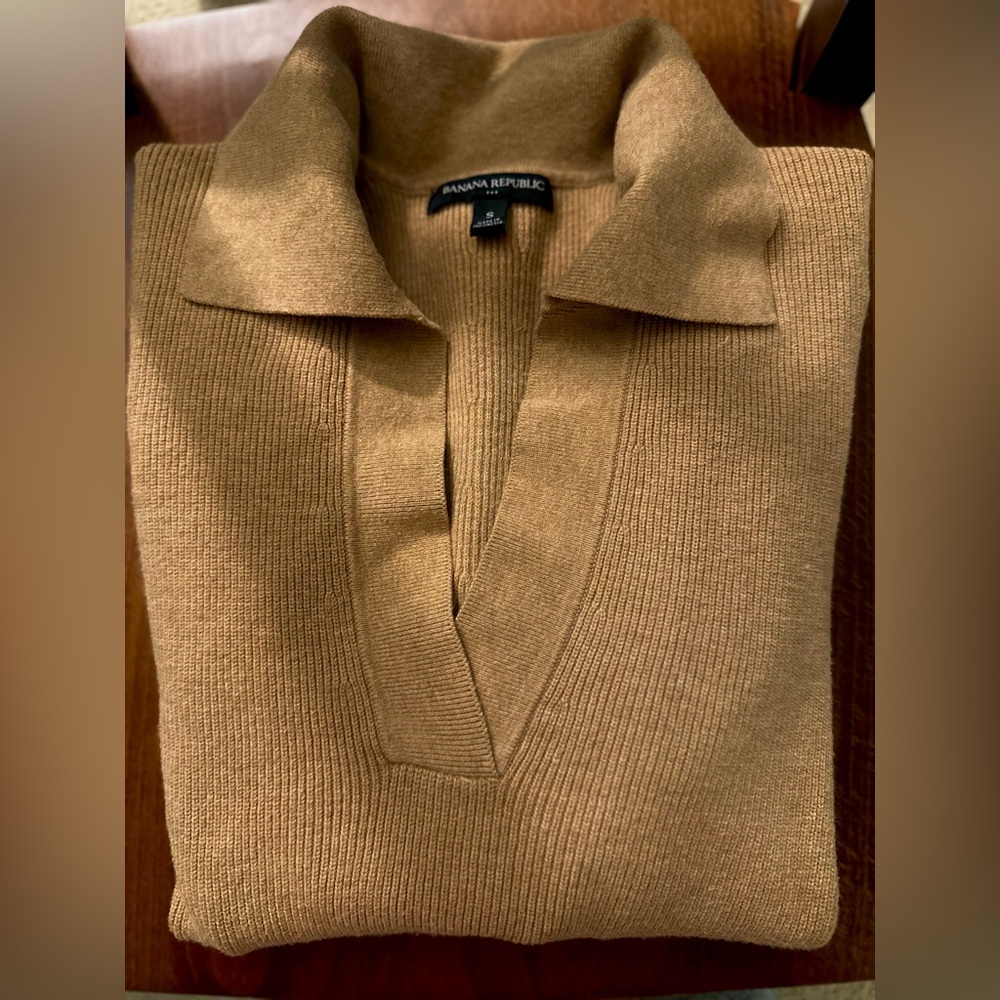 Banana Republic Tan V-Neck Sweater Ribbed Knit Pullover